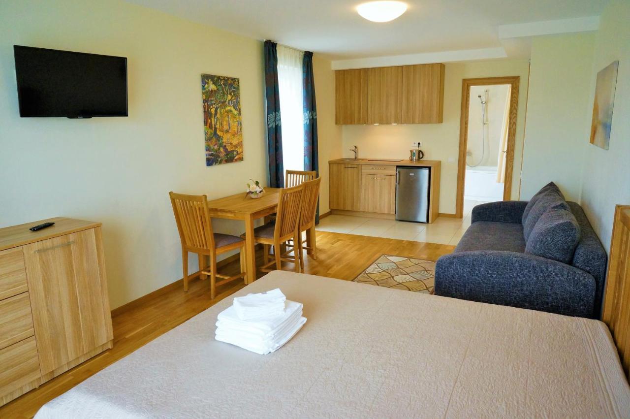 Smelio Vila Apartments Palanga Ngoại thất bức ảnh