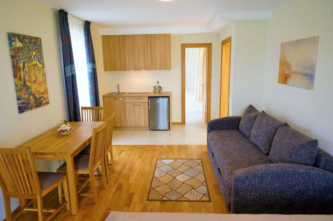 Smelio Vila Apartments Palanga Ngoại thất bức ảnh