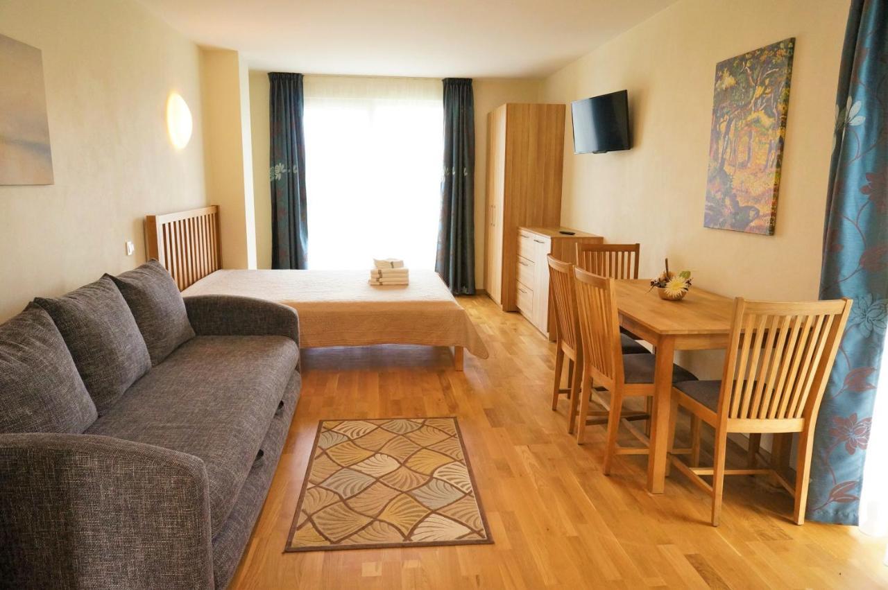 Smelio Vila Apartments Palanga Ngoại thất bức ảnh